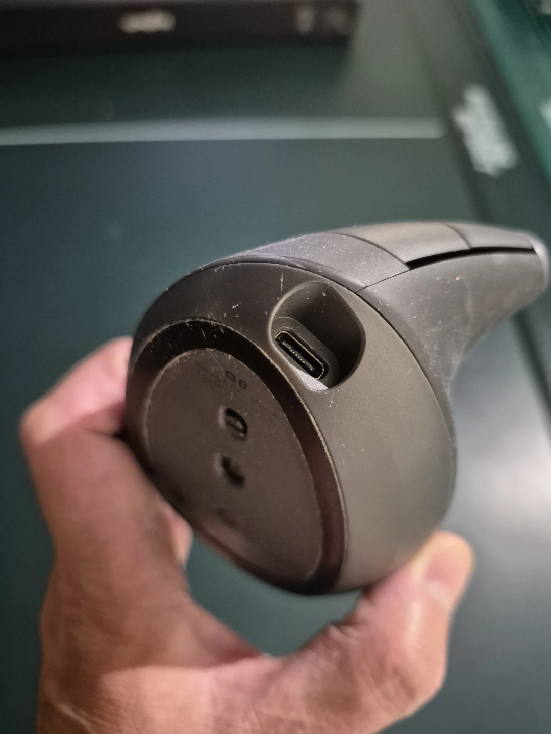 Logitech MX Vertical Wireless Mouse - photo 2