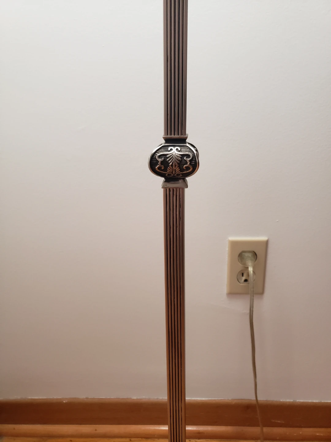 Traditional Floor Lamp with Decorative Accents - photo 3