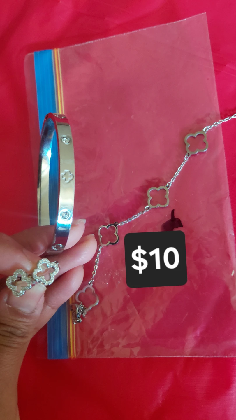 Assorted fashion jewellery collection