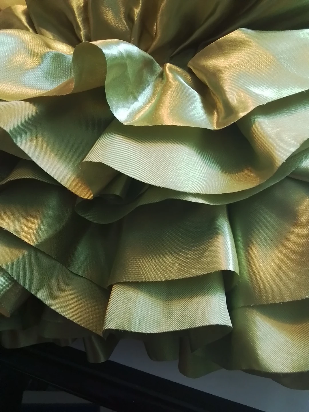 Vintage Pier 1 Imports Olive Green Satin Ruffle Accent - photo 2