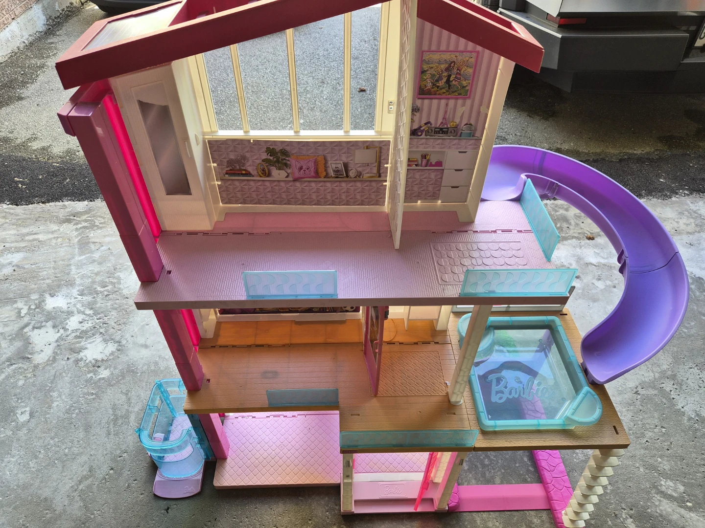 Barbie Dreamhouse Dollhouse with Slide