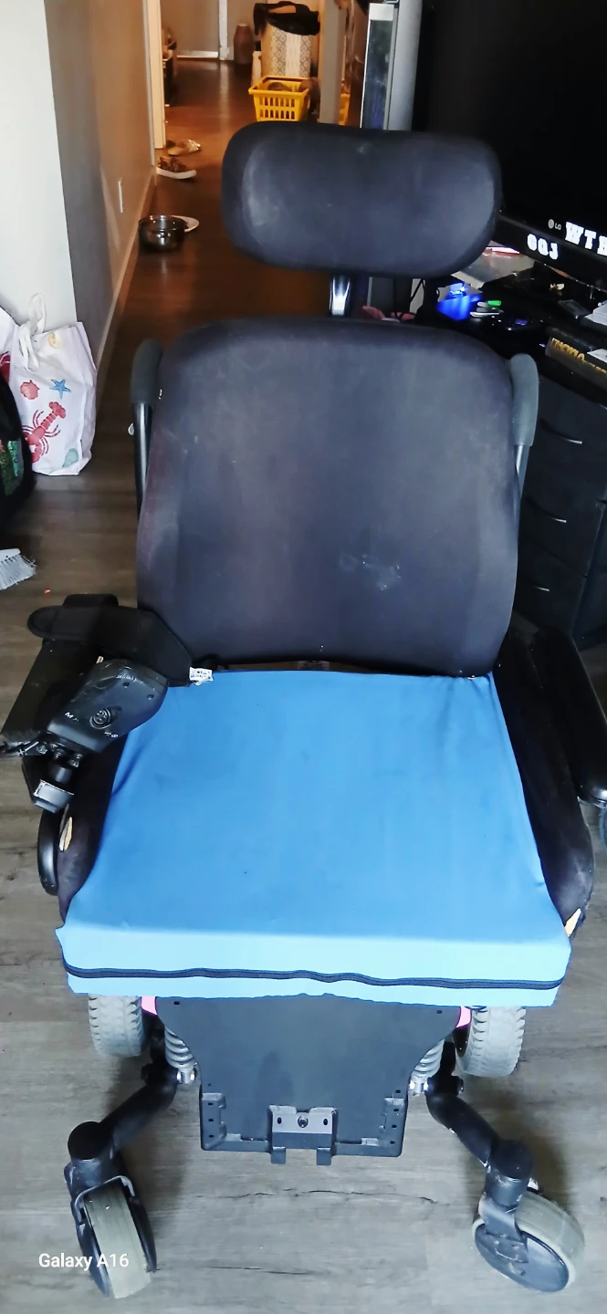 Quantum Power Wheelchair - photo 4