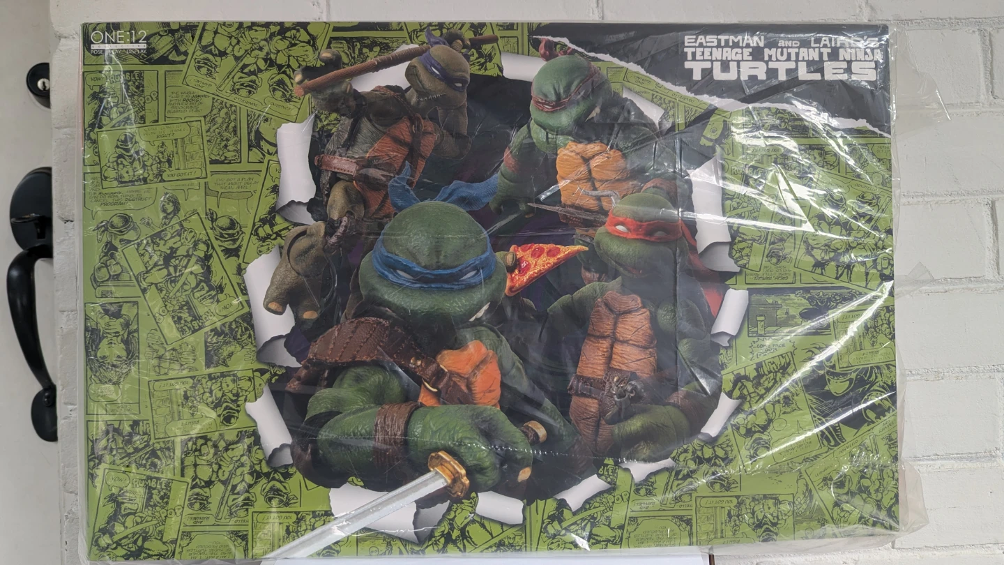 Mezco 1:12  TMNT Box Set (1st Release) Mint Displayed Condition - photo 4