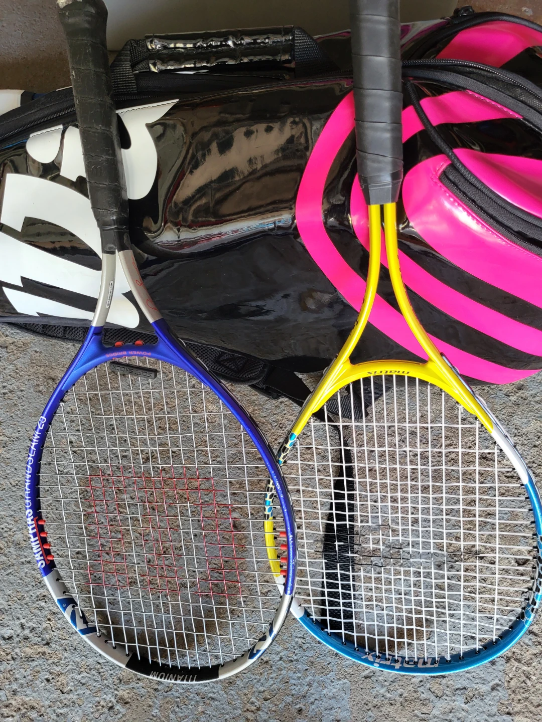 Tennis ratchets with Wilson carrying bag