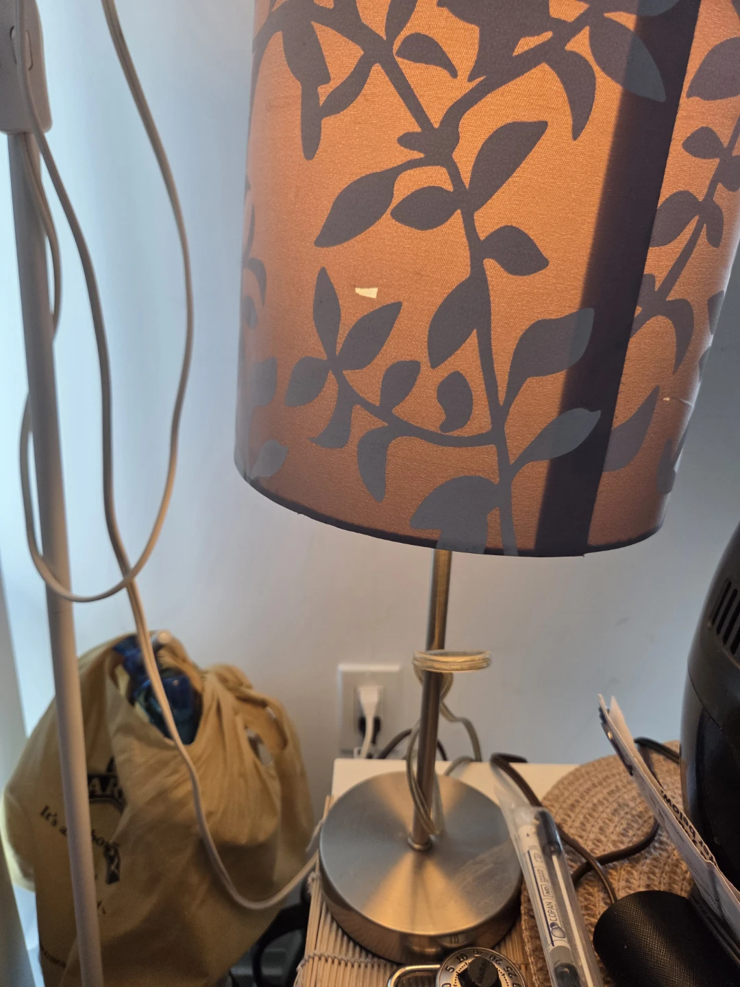 Table Lamp with Floral Shade - photo 3