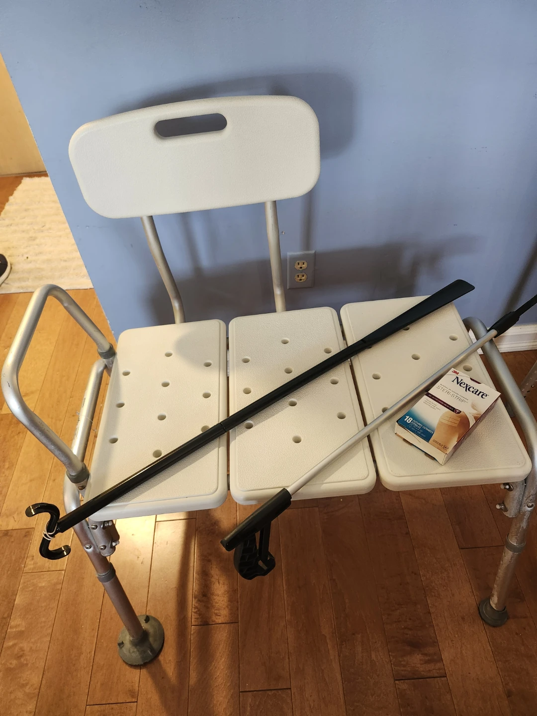 Bath transfer plus long shoe horn and grabber - photo 2