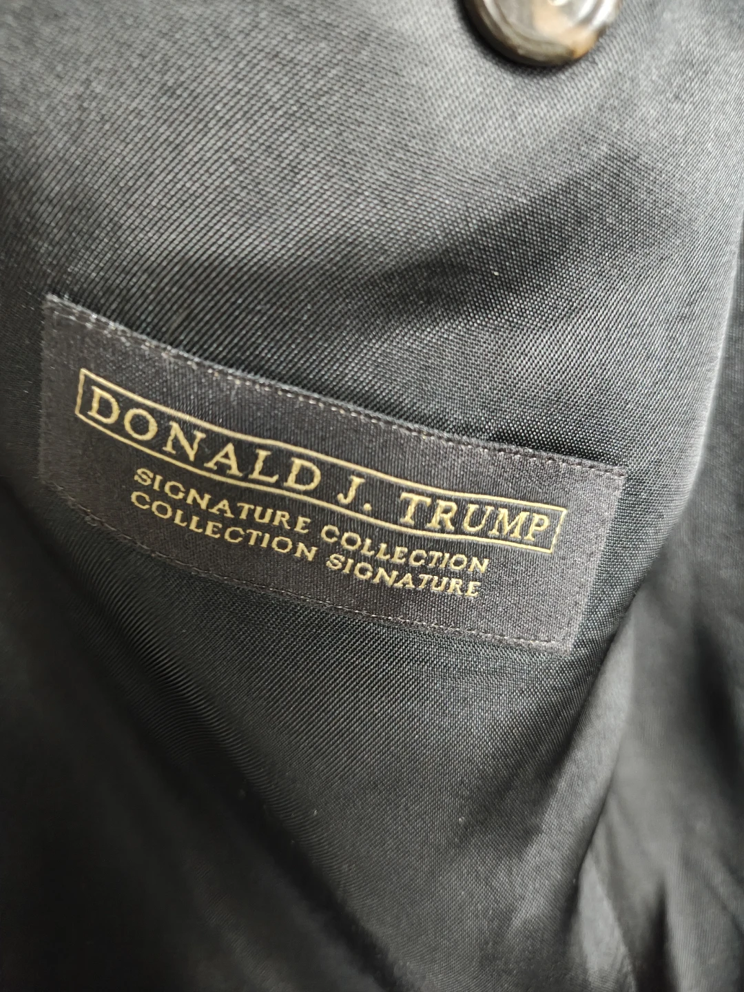Donald J. Trump Signature Collection Suit - photo 3