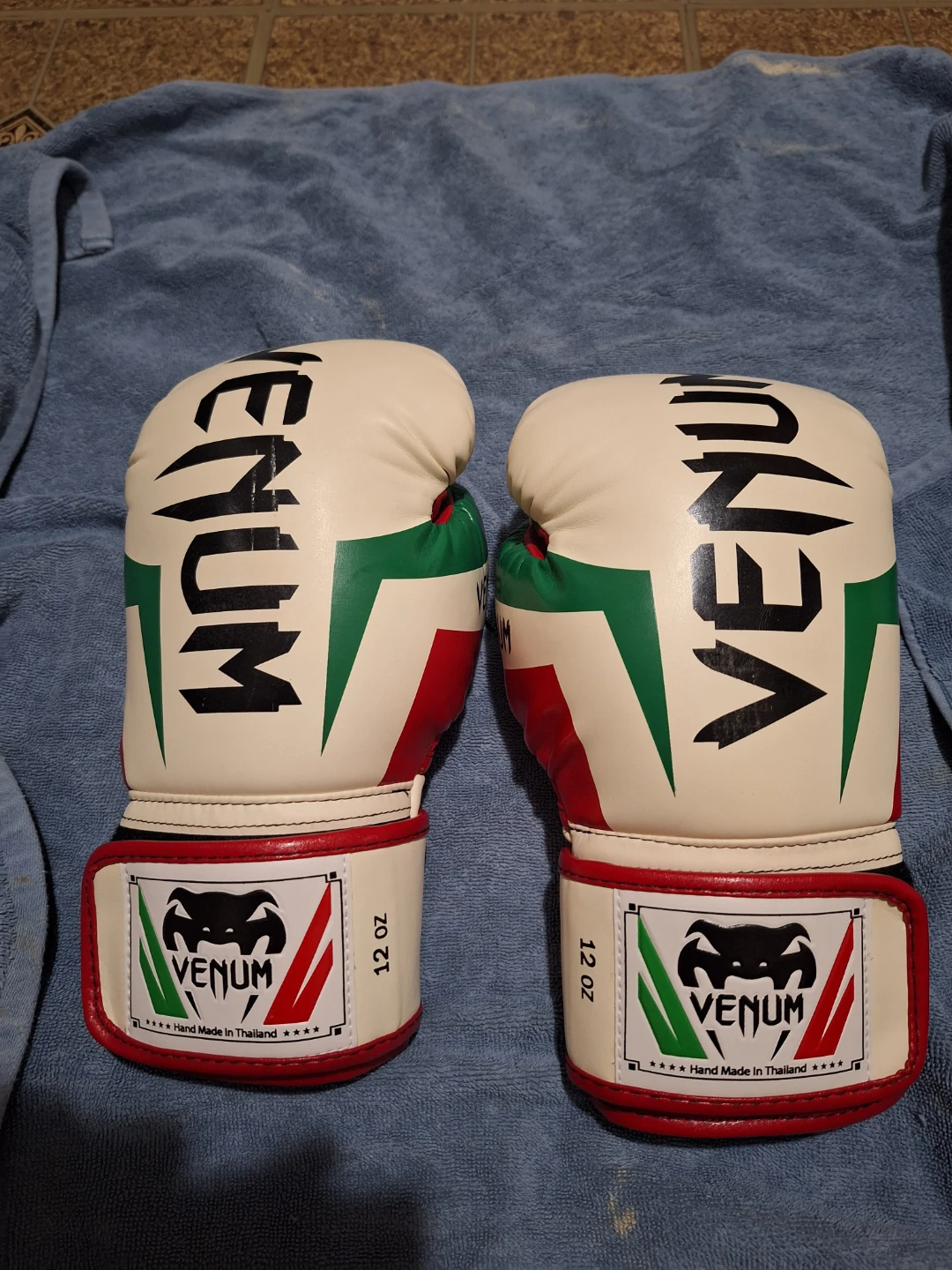 Mens venum elite Italy boxing gloves 2.0 12oz