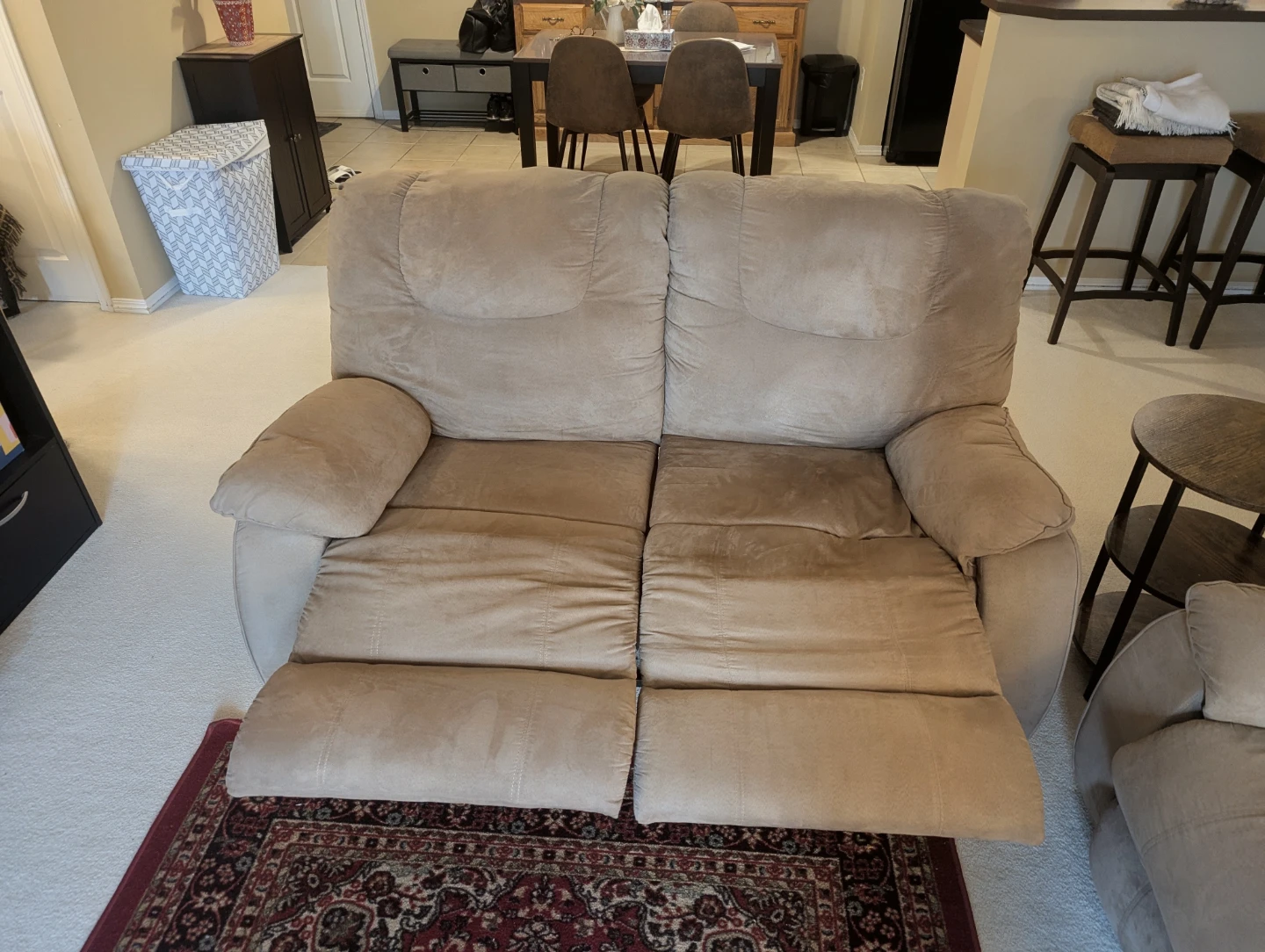 Excellent condition 2-Piece Reclining Sofa & Loveseat Set - photo 3