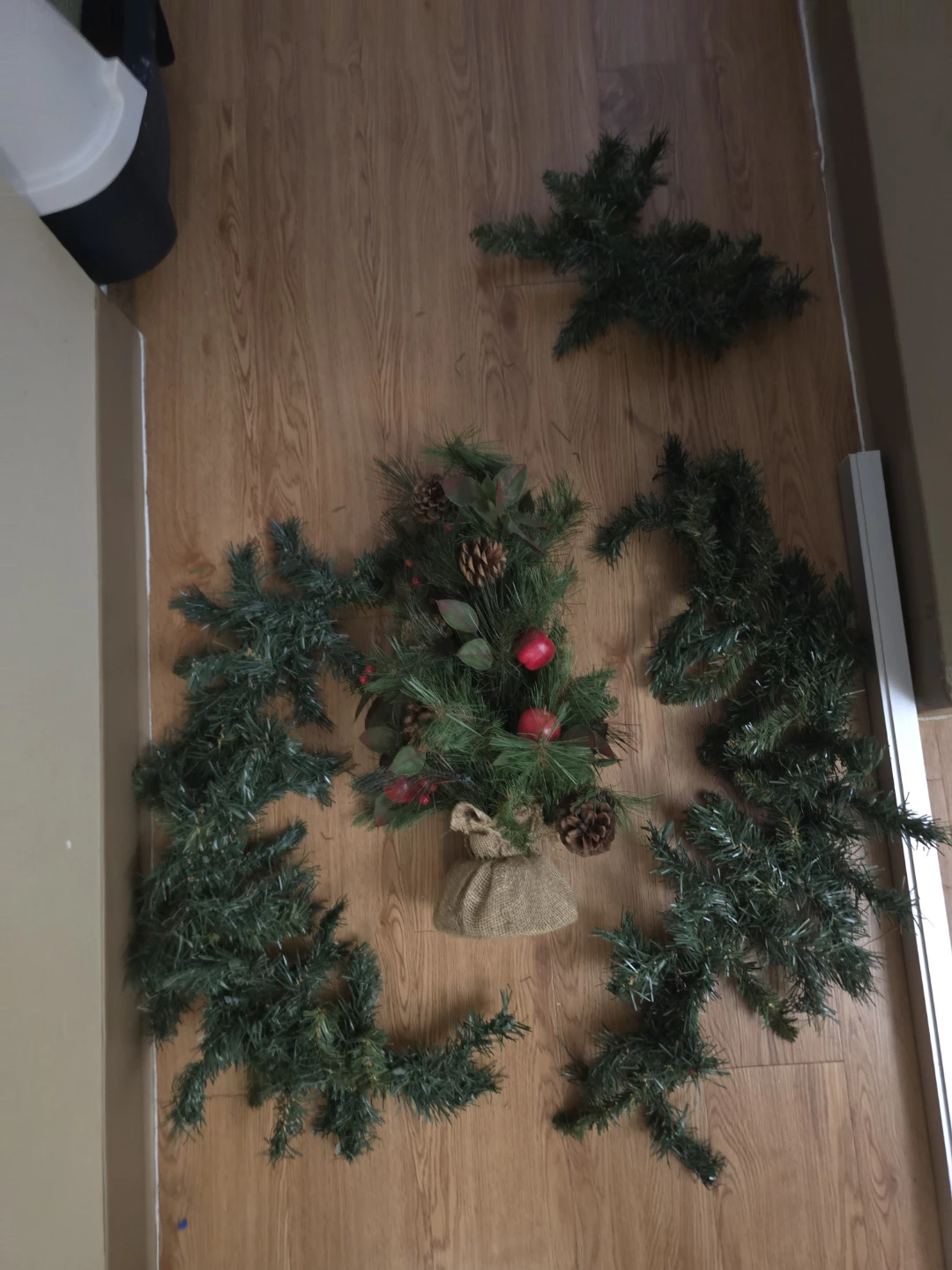 Artificial Christmas Garland and Wreath Sections - photo 2