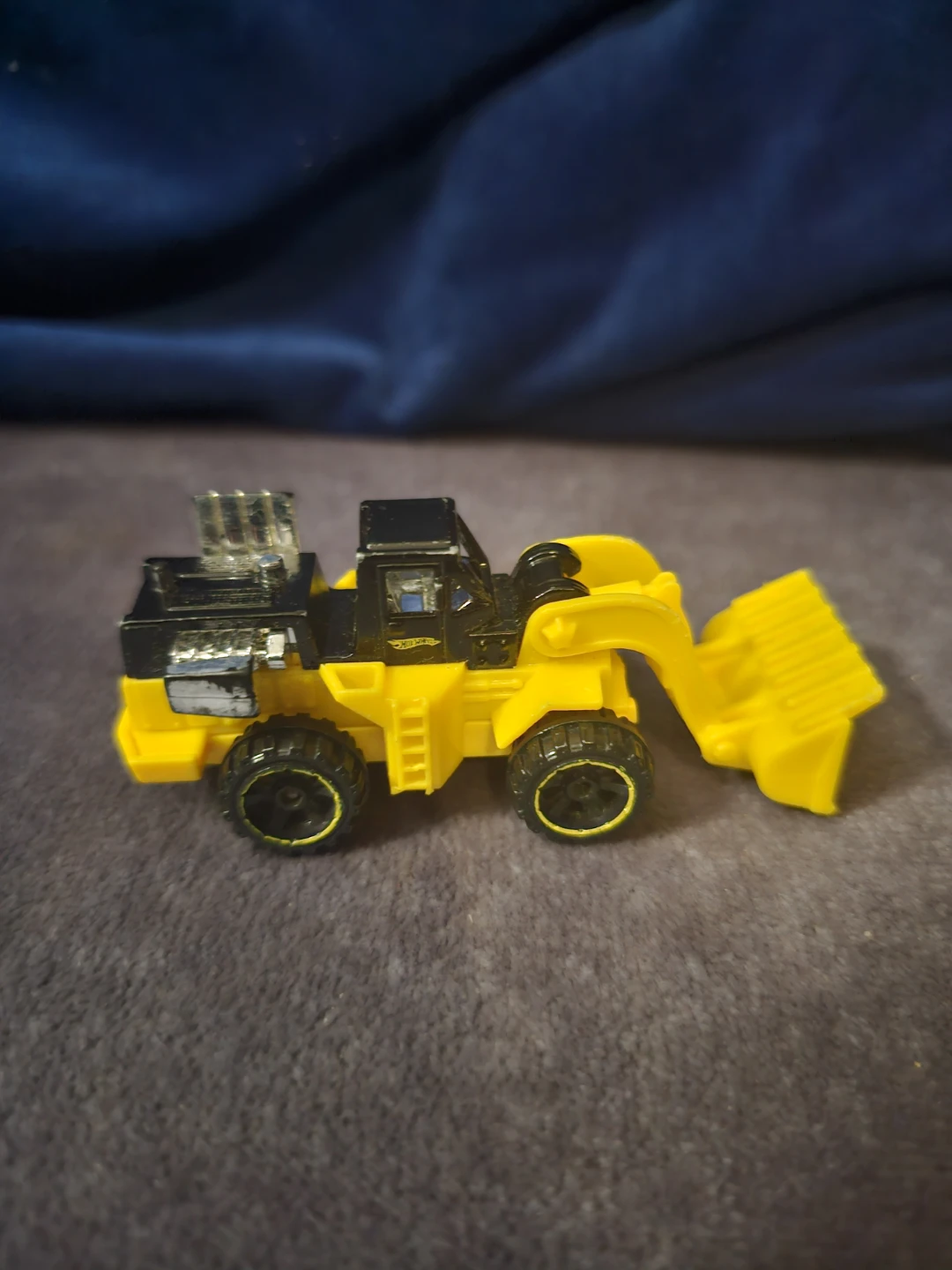 Hot Wheels Wheel Loader Toy Truck - photo 2