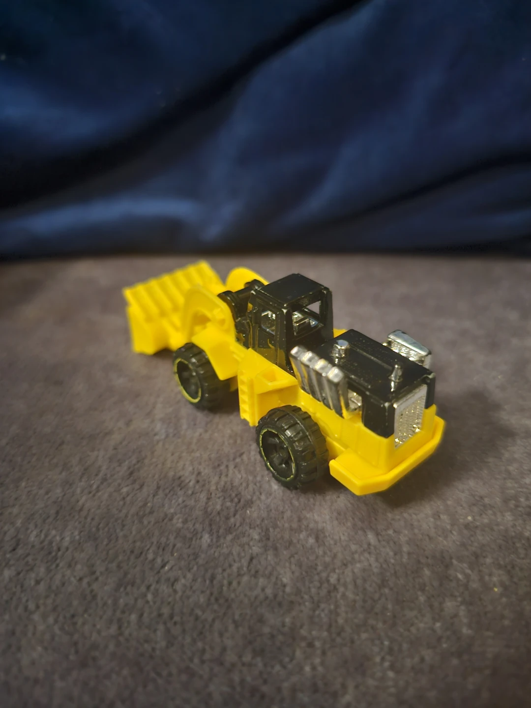 Hot Wheels Wheel Loader Toy Truck - photo 3