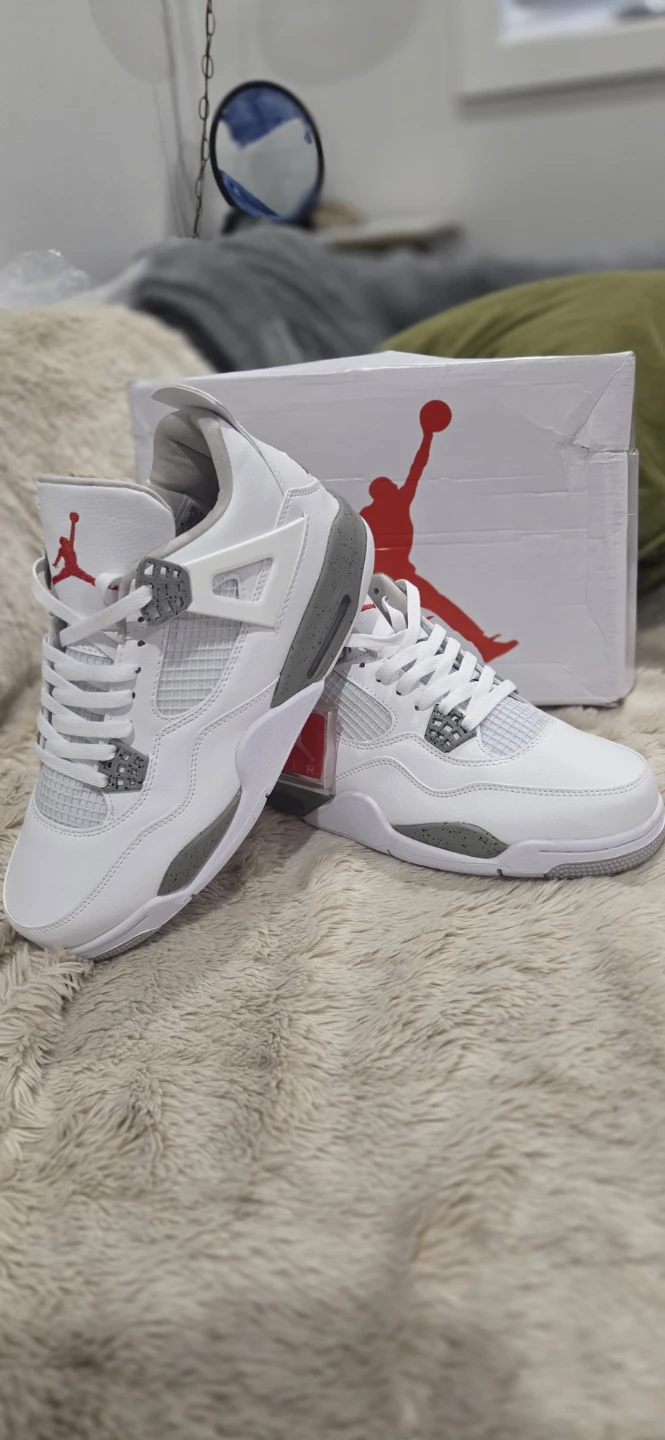 Jordan 4 White Cement stlye