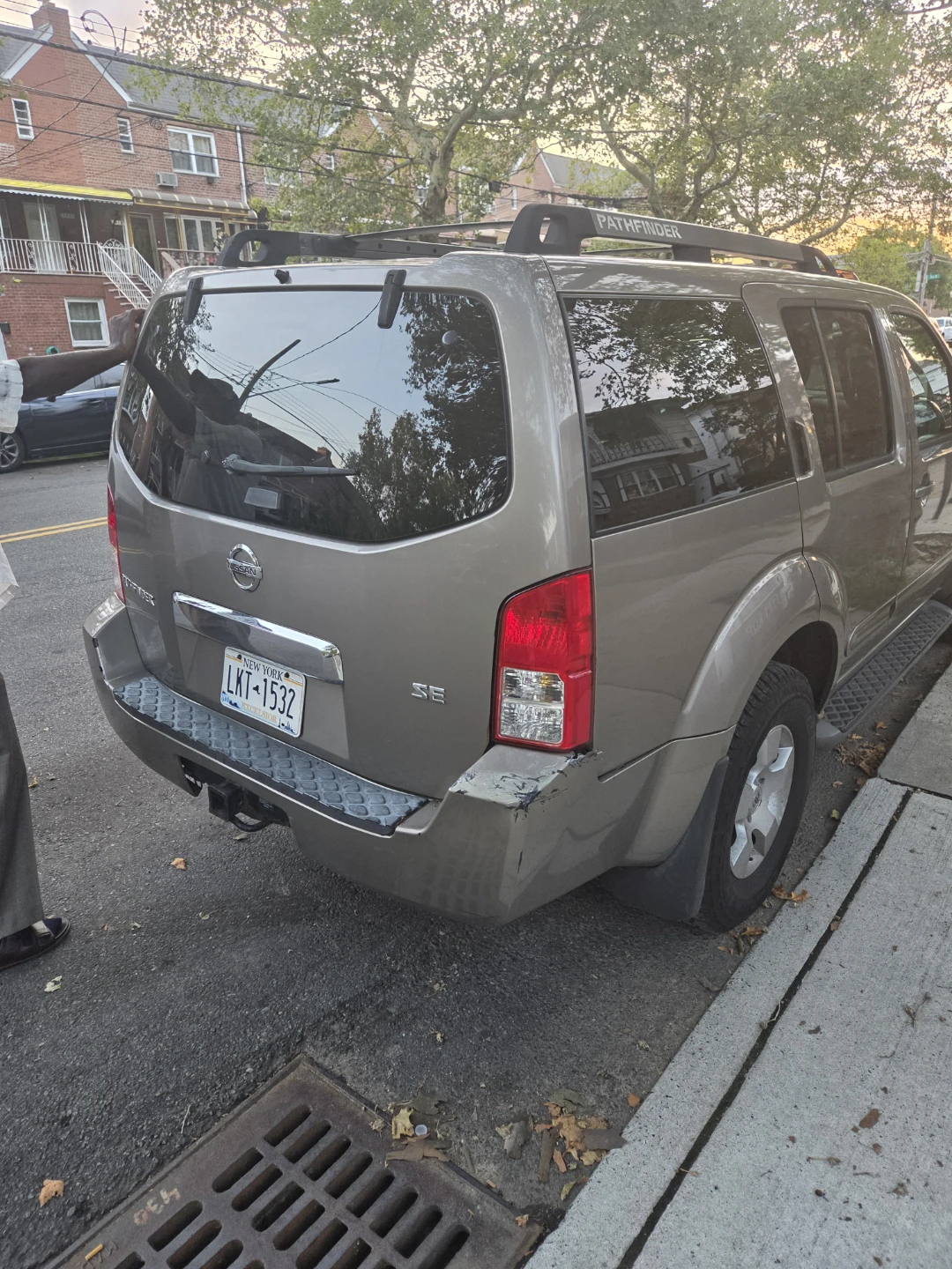 Nissan Pathfinder SUV - photo 3