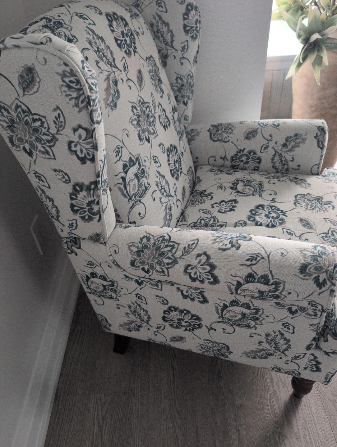 Wingback Armchair with Floral Pattern - photo 4