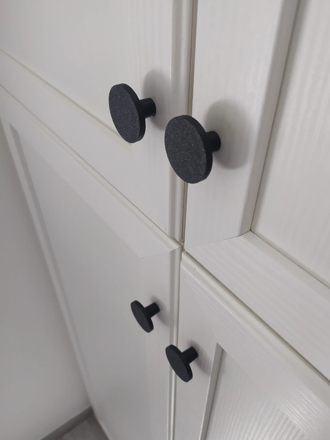 Cabinet door handle