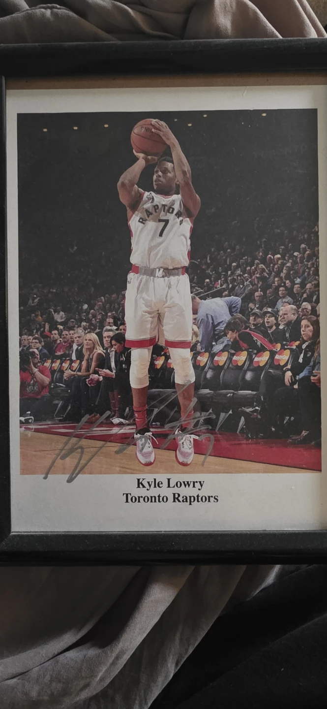 Framed Autographed Photo of Kyle Lowry - Toronto Raptors