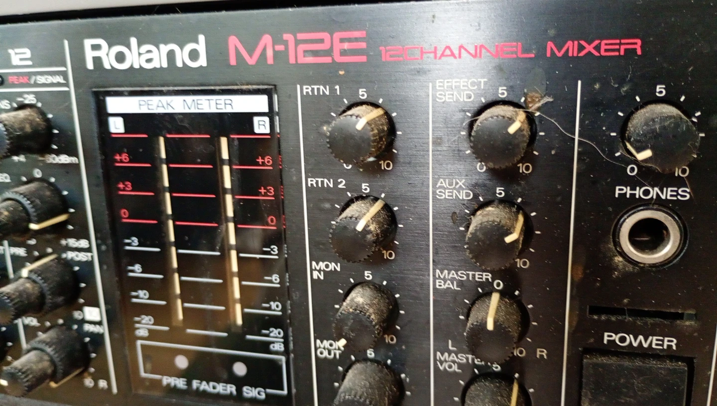 Roland M-12E 12-Channel Mixer