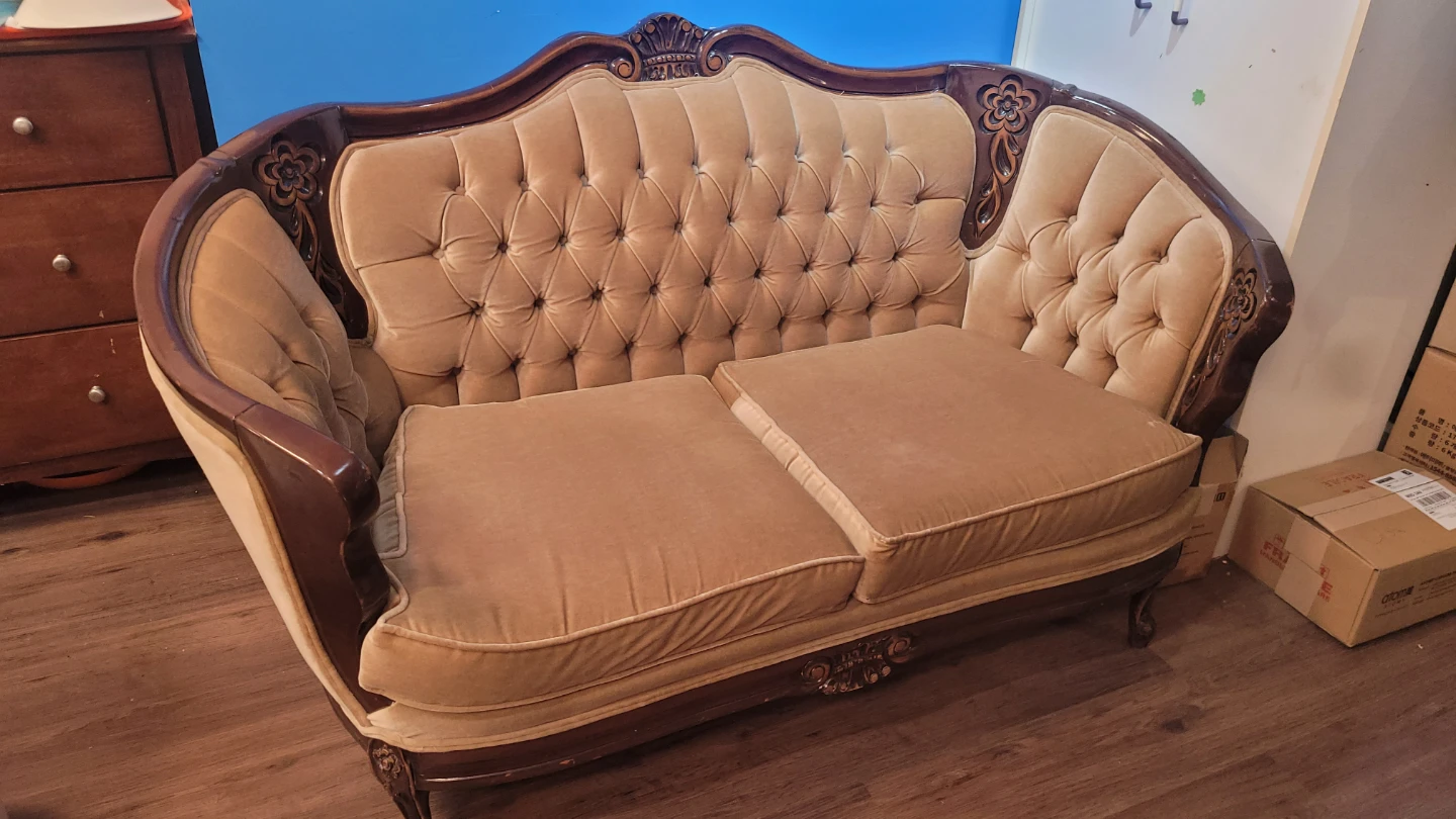 Tufted Velvet Loveseat