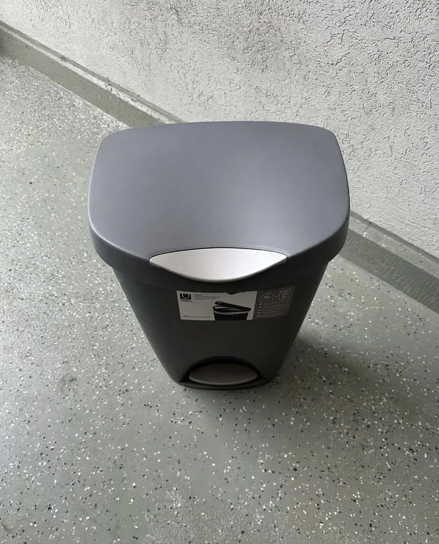 Umbra Brim Step Bin With Lid, 40L - Nickel - photo 3