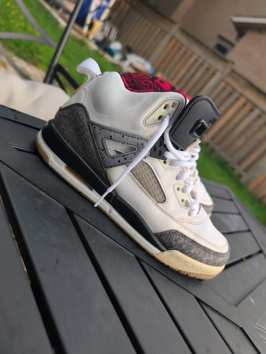 Air Jordan 4 spikze white cement