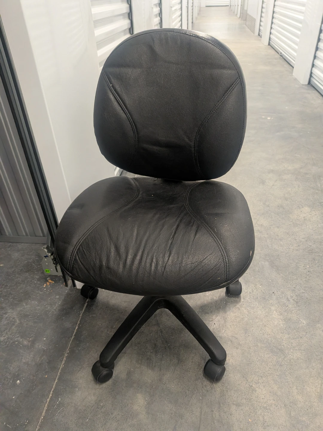 Black Padded Office Chair – Adjustable & Rolling - photo 5