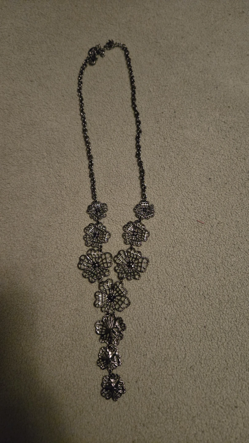 Silver-tone flower pendant necklace