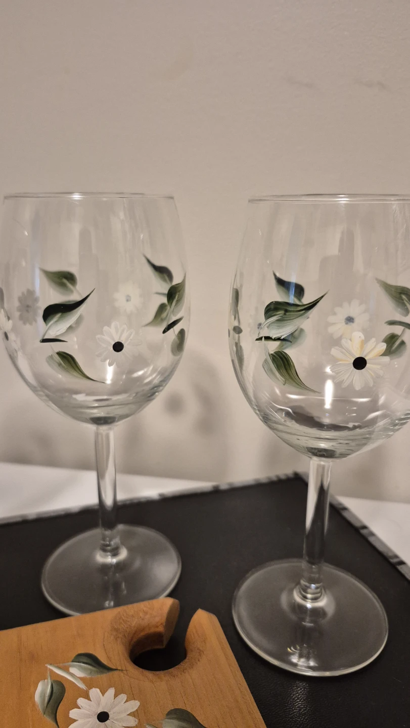 4 Hand-painted Wine Glasses & Wooden Holder Set - photo 5
