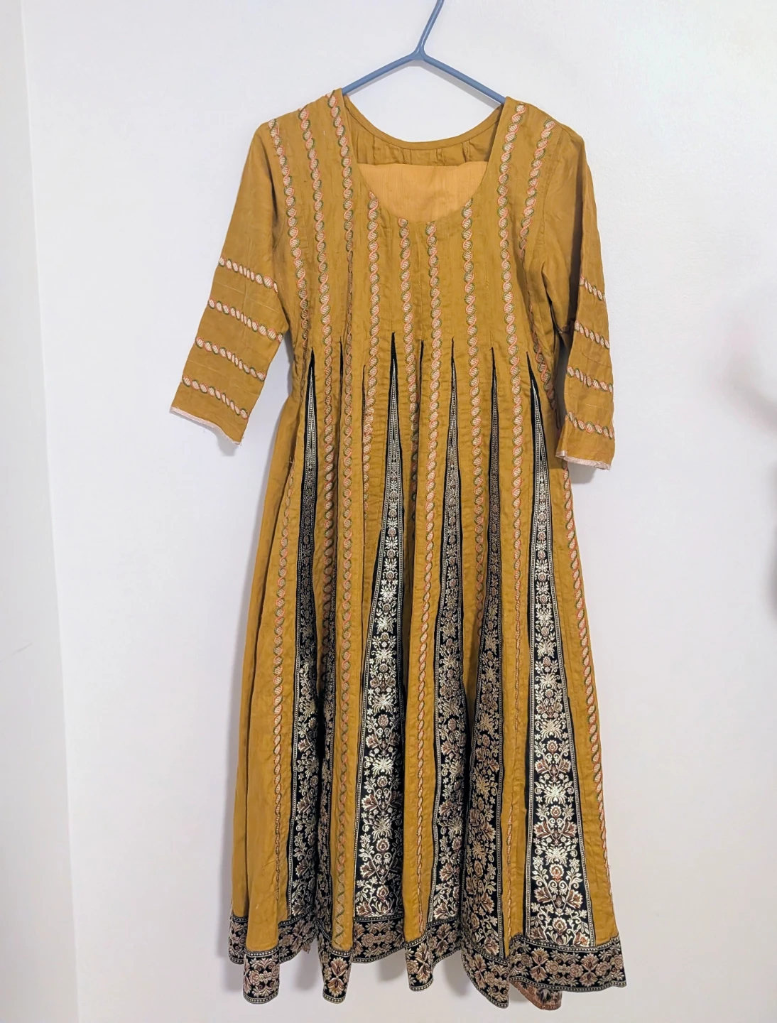 Women's Embroidered Kurti (small and medium) - photo 3