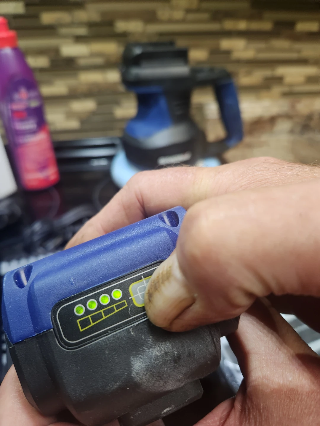 Simoniz Cordless Polisher Kit with Batteries and Charger - photo 2