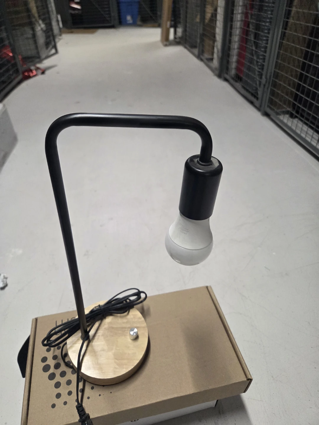 Modern Black Metal Desk Lamp with Wood Base - photo 3