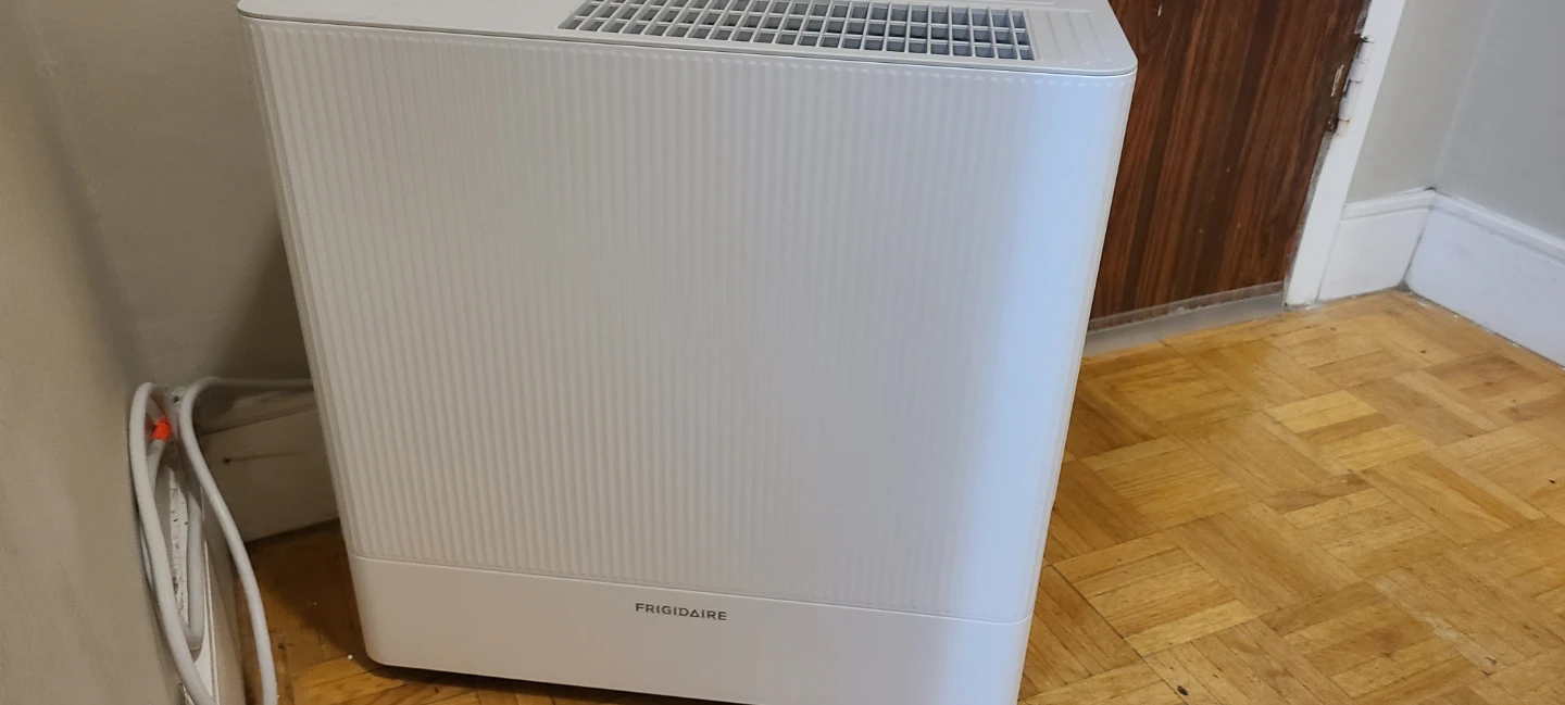 Frigidaire Dehumidifier - photo 3