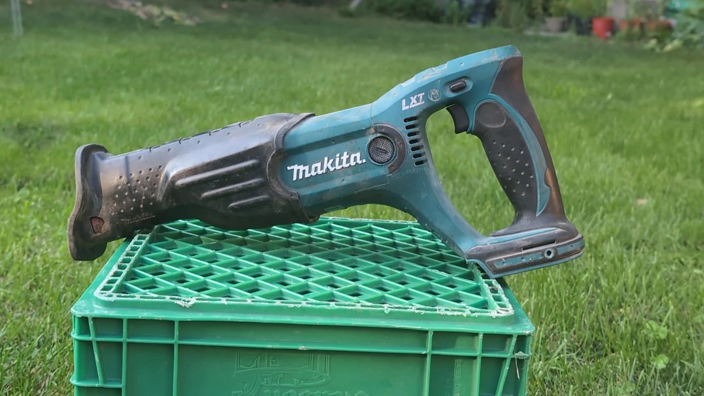 USED Makita 18V LXT cordless reciprocating saw - photo 2