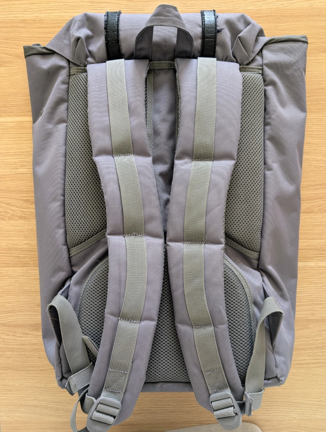 Herschel Backpack - Used - photo 2