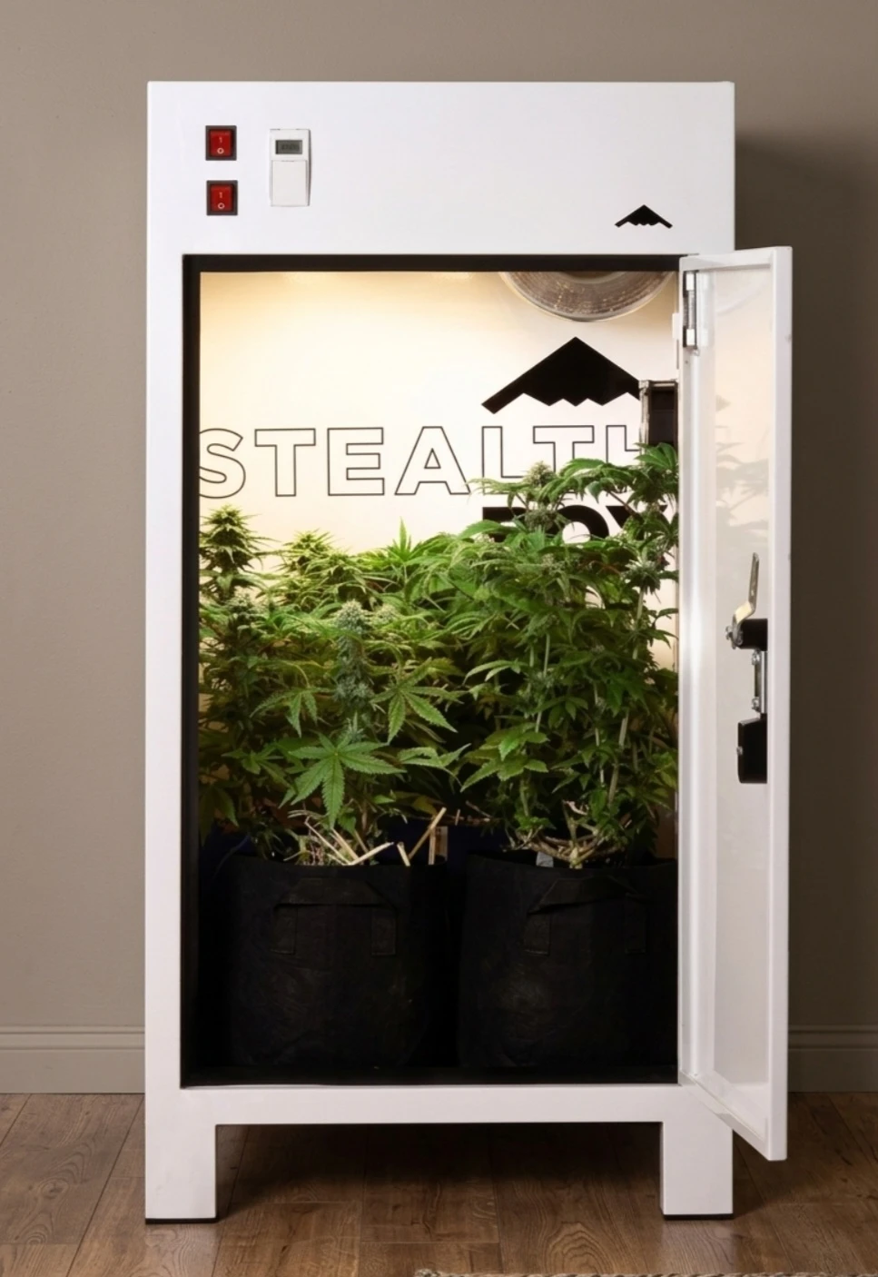 New in Box - Stealth Box Indoor Grow Cabinet (Model SB420)
