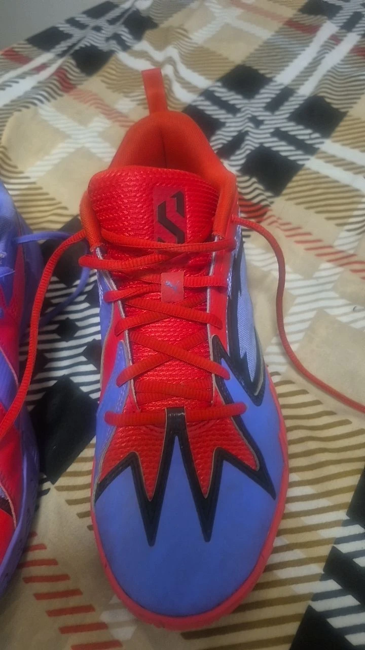 Basketball shoes
