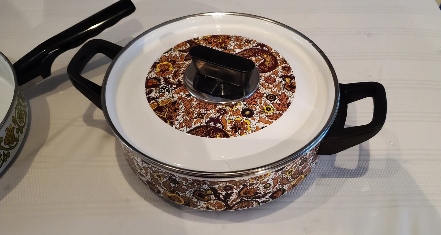 Vintage 1970 Fancipans Pot with Lid and Frying Pan - photo 3