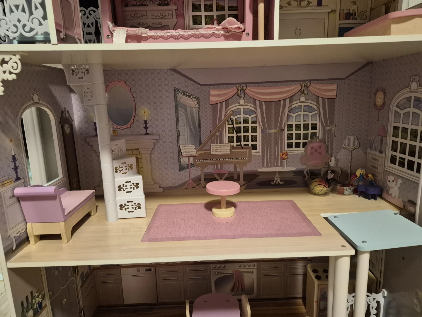 Dollhouse with Four Dolls - photo 4