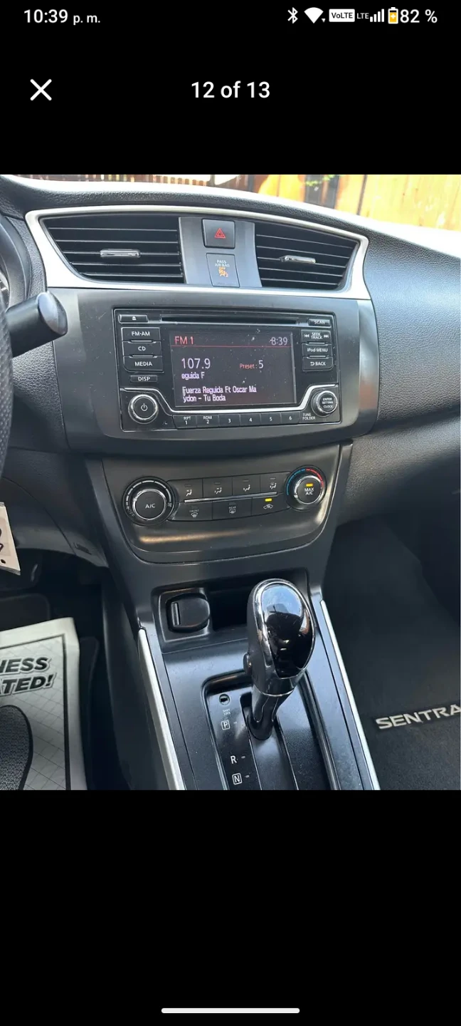 Nissan Sentra - Interior - photo 2