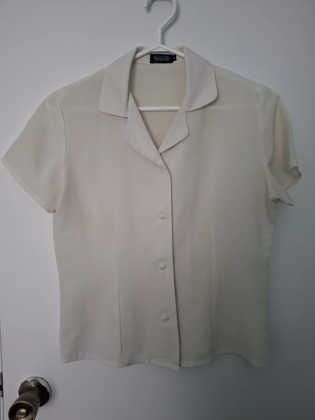 Ladies Cream Short Sleeve Button-Up Blouse - photo 2
