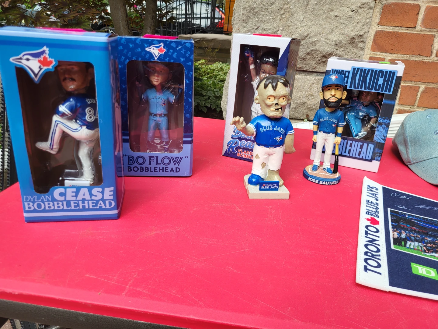 Toronto Blue Jays Bobbleheads & Hats Bundle