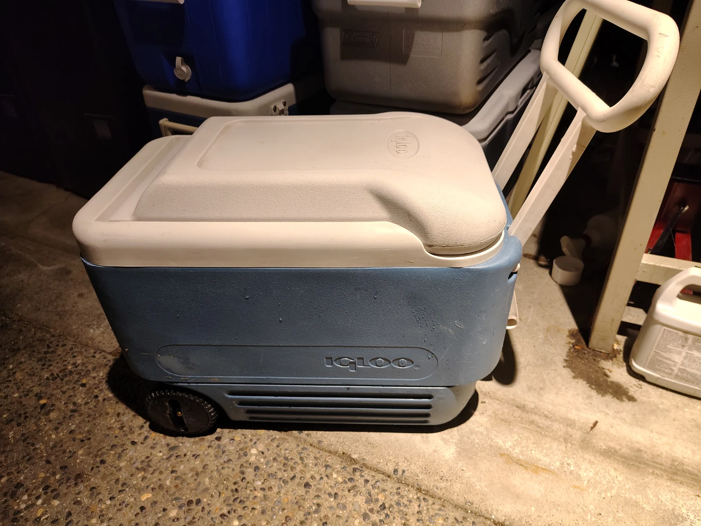 IGLOO 40 Quart Wheeled Cooler
