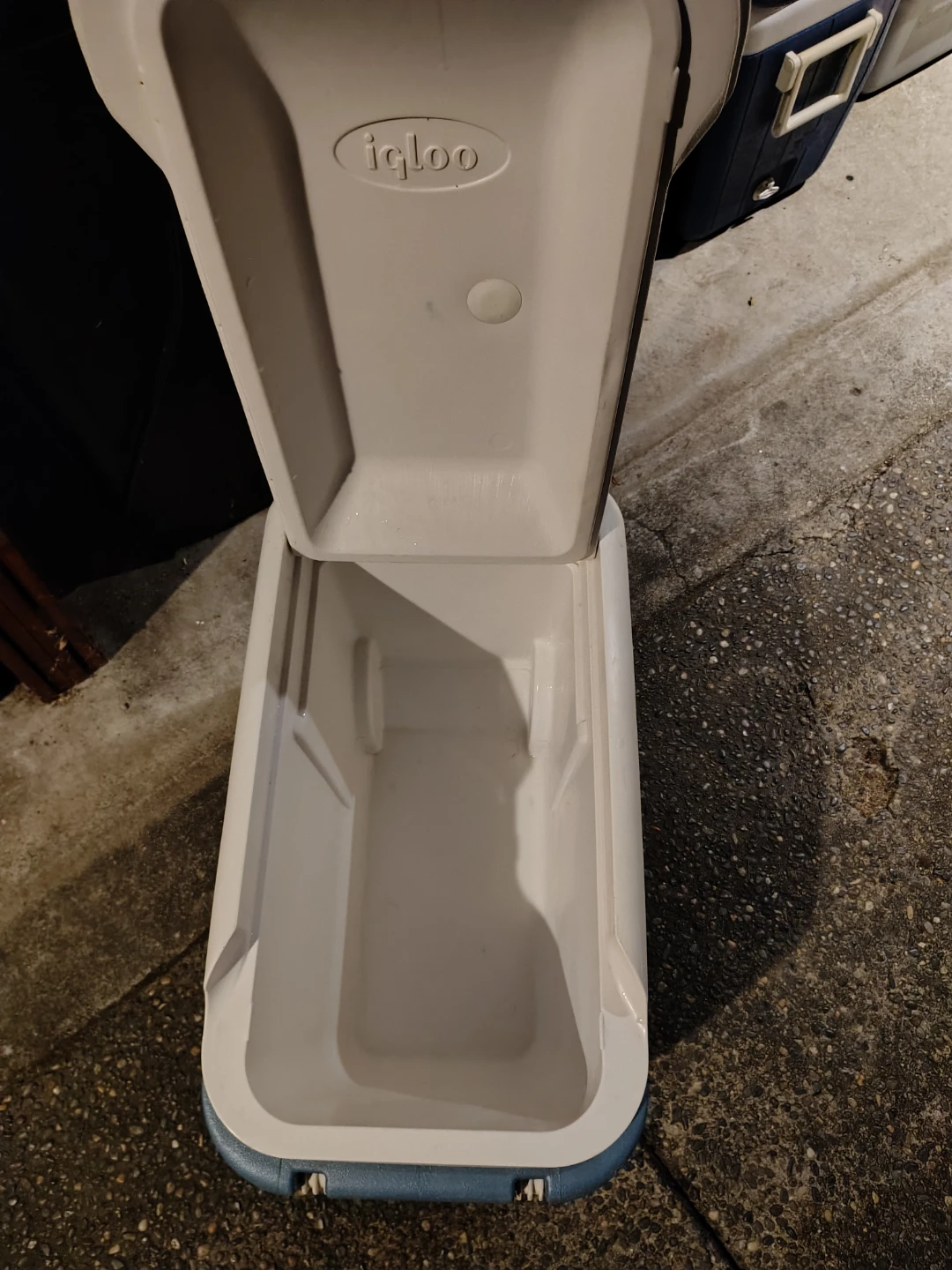 IGLOO 40 Quart Wheeled Cooler - photo 3