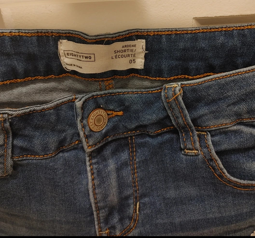 Eighty Two Arlene Denim Shorts with Lace size 05 - photo 2