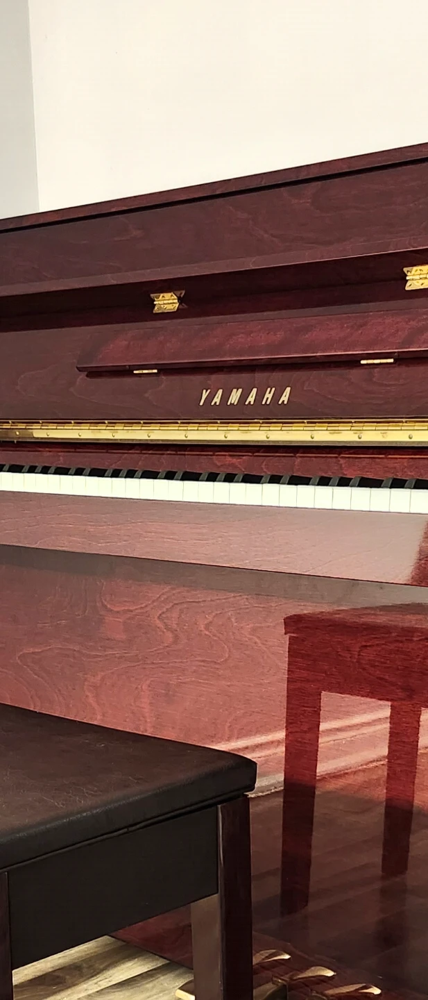 Yamaha Upright Piano - photo 2