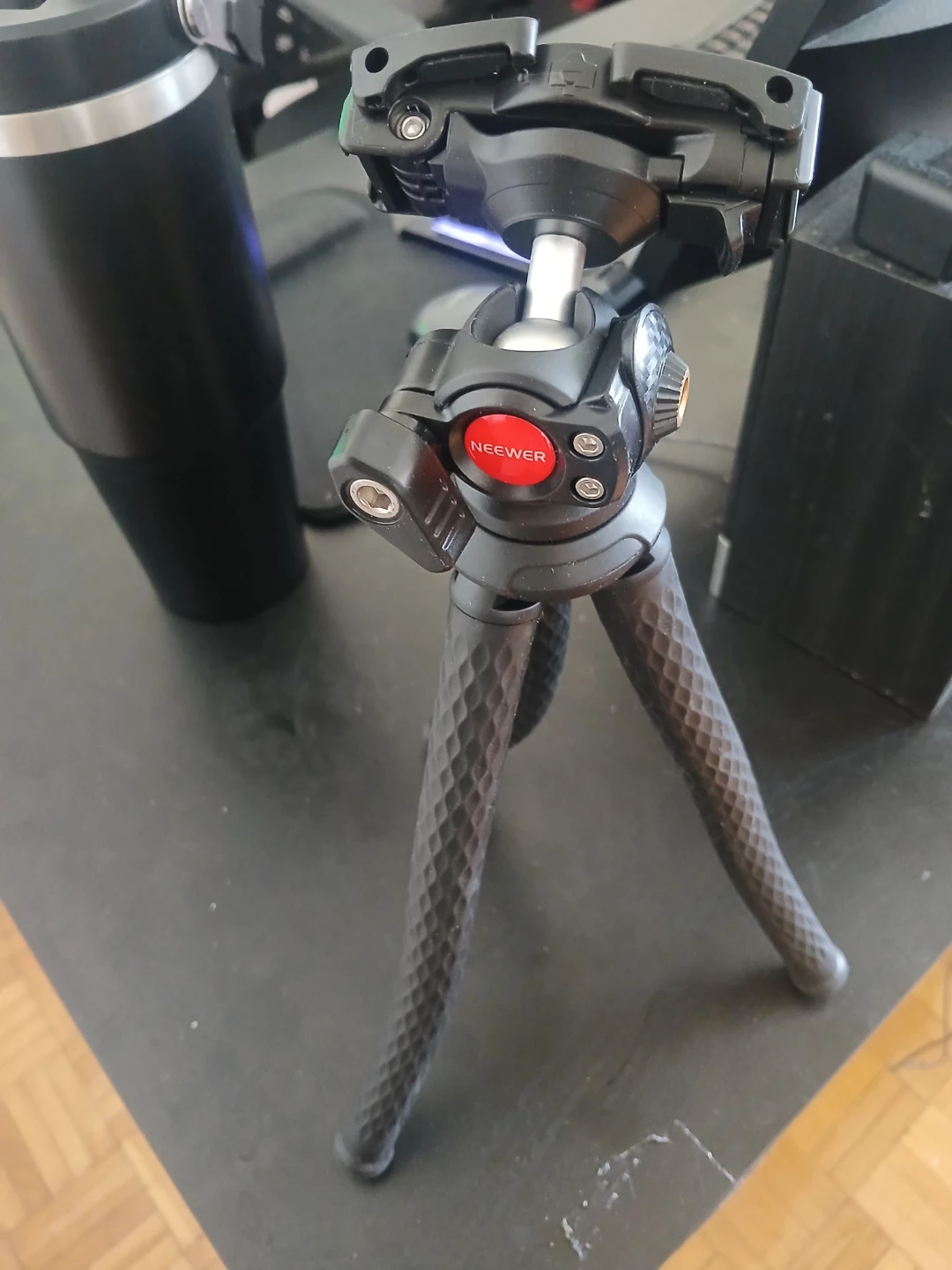 Neewer tripod with phone holder attachment