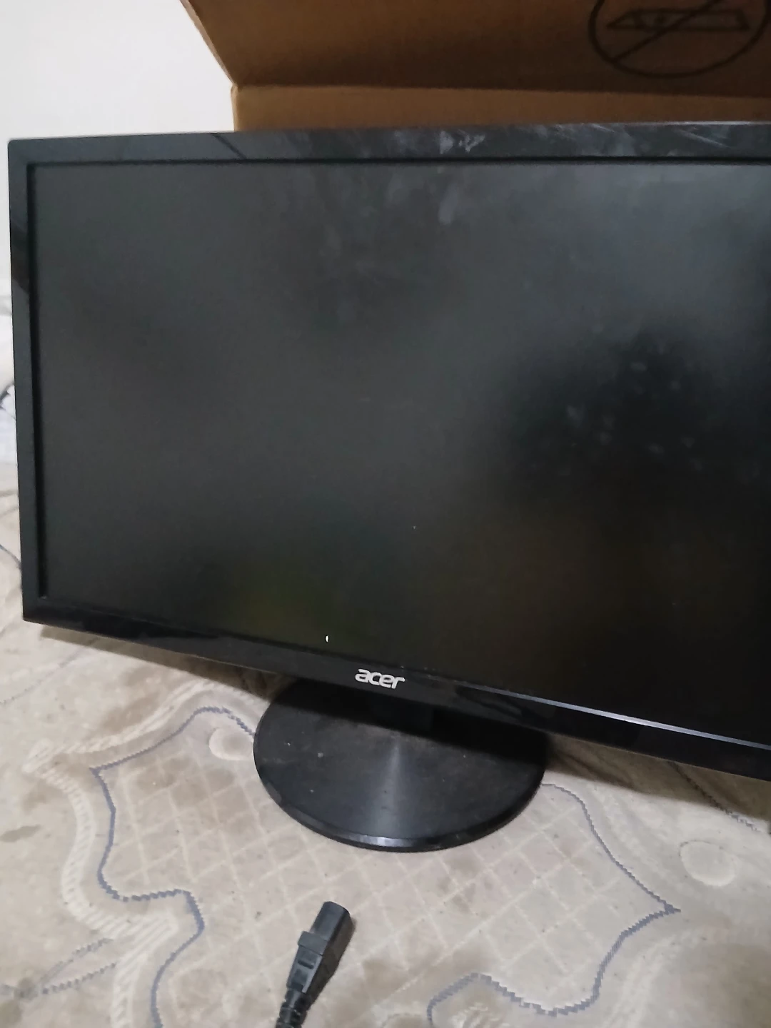 PC monitor, comes with all cables