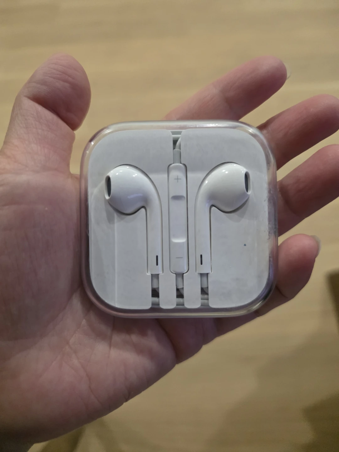 Brand new Apple headset wired with 3.5mm Headphone Plug