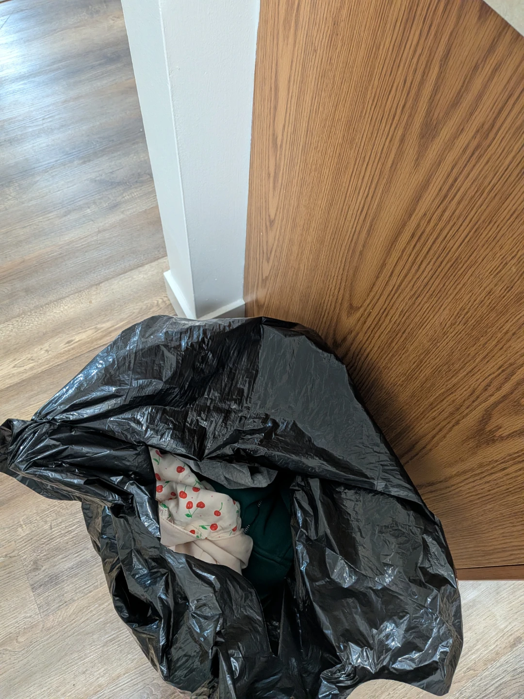 Bag of assorted clothing items - photo 4