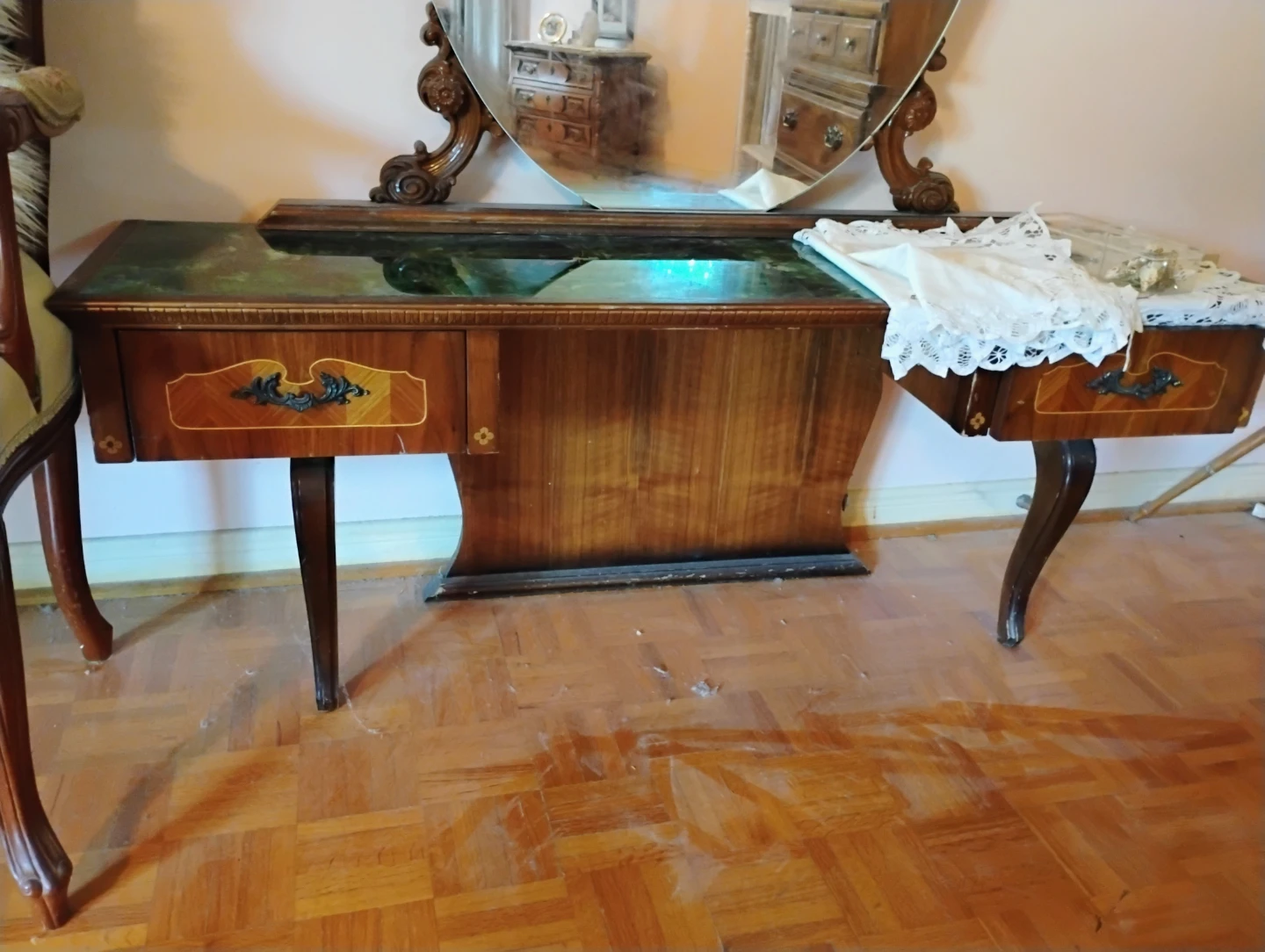 Vintage Vanity Table with Mirror